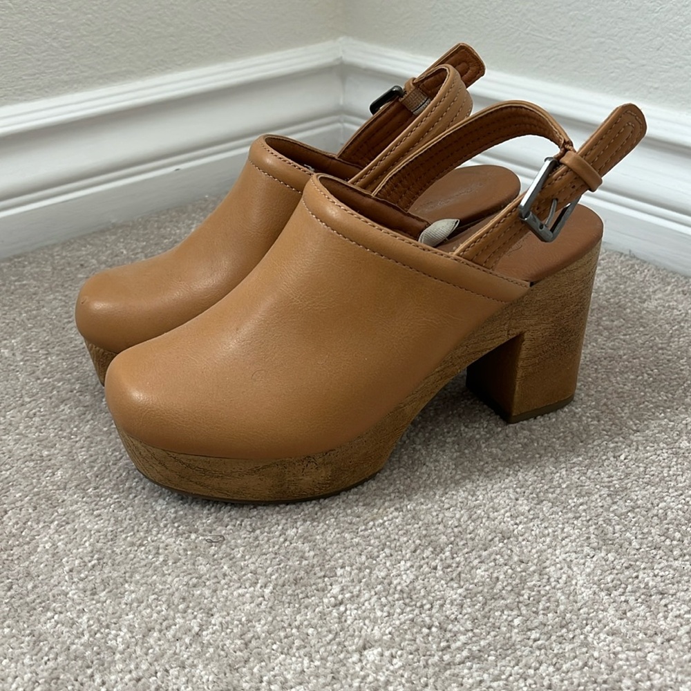 Heeled Scandinavian clog